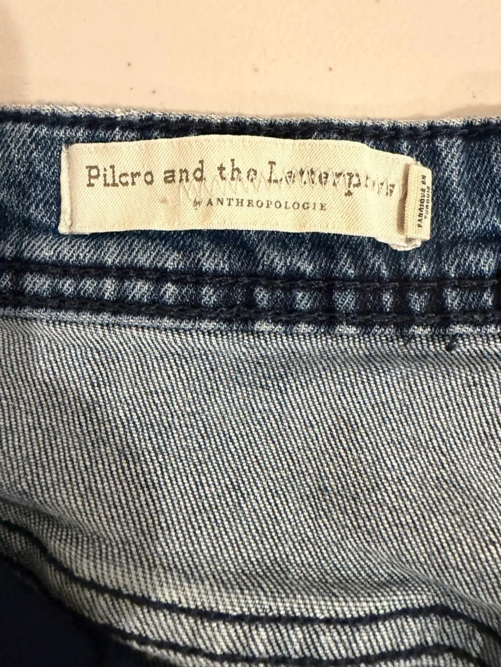 Anthro Pilcro Slim Boyfriend Shorts Mid Wash Denim Size 32 Anthropologie - Picture 6 of 9